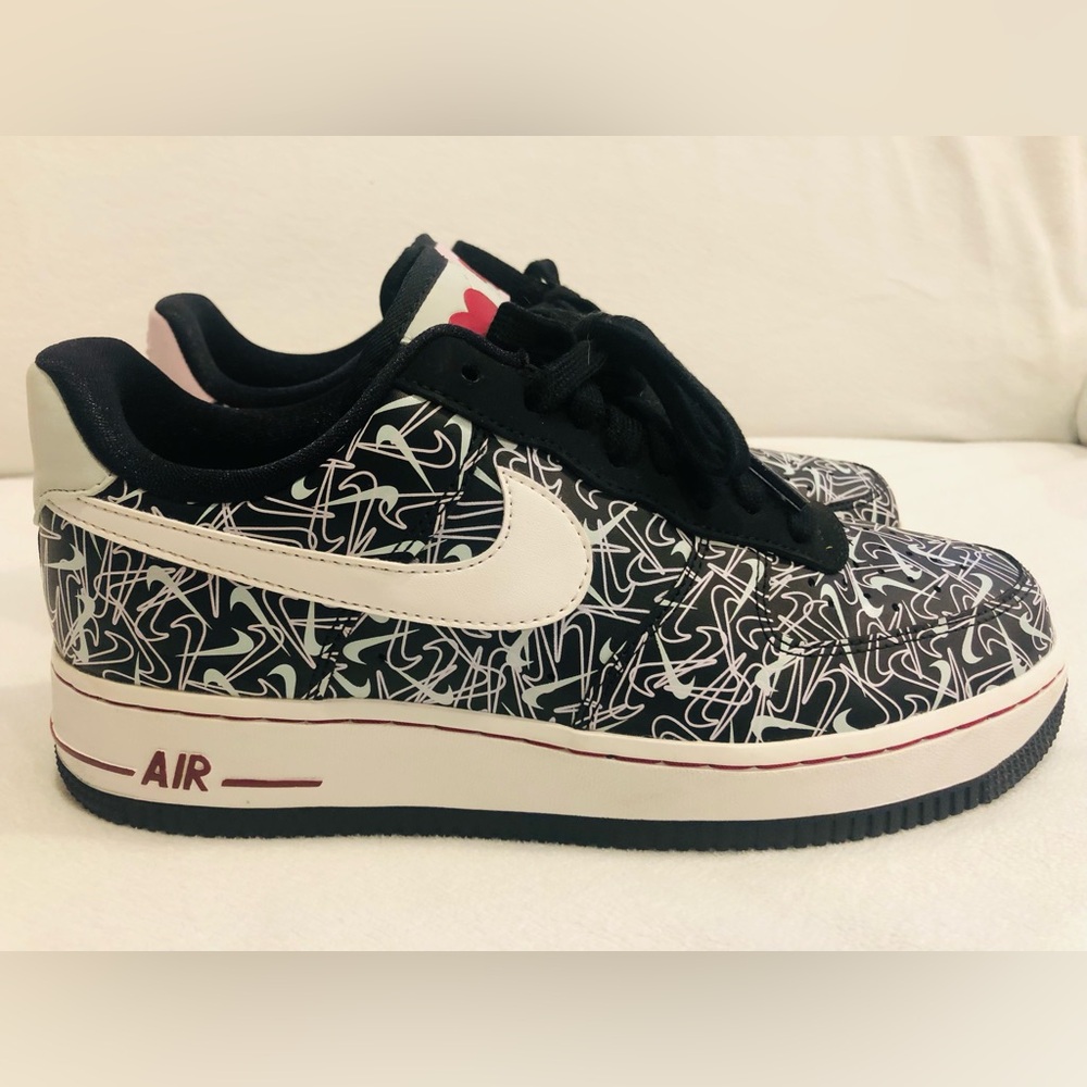 Women’s Air Force 1 ‘07 Low SE ‘Valentine’s Day’ Size US 9 W Black/White